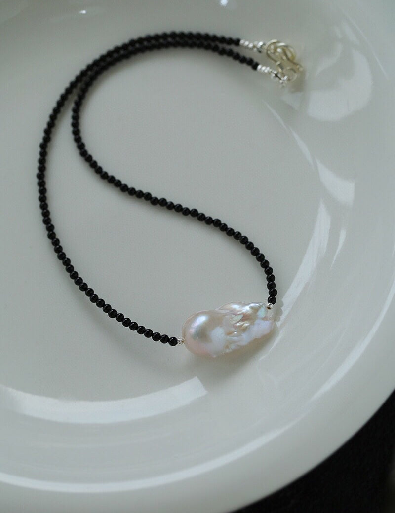 Minimalist Baroque Pearl Black Agate Beaded Necklace-Gembea Jewelry