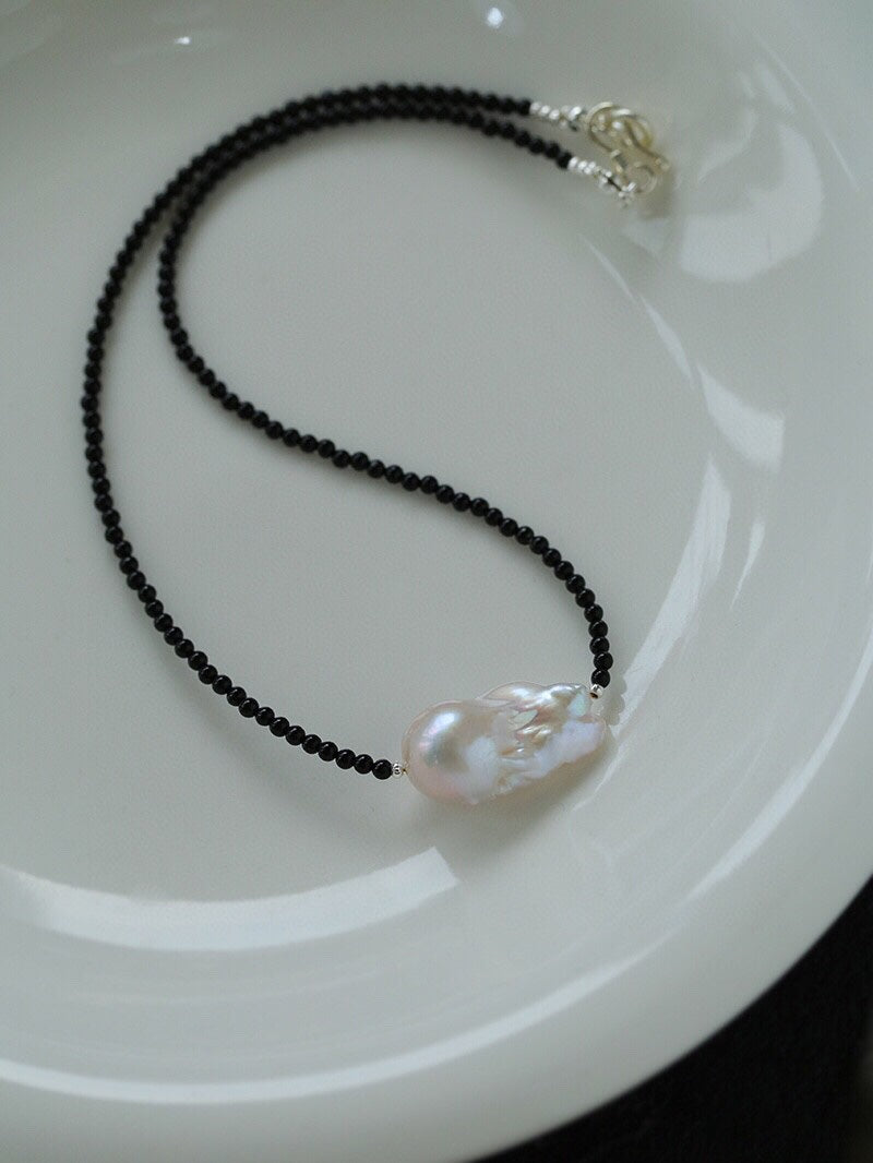 Minimalist Baroque Pearl Black Agate Beaded Necklace-Gembea Jewelry