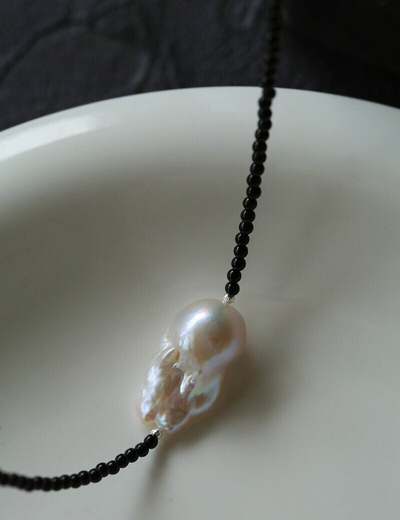 Minimalist Baroque Pearl Black Agate Beaded Necklace-Gembea Jewelry