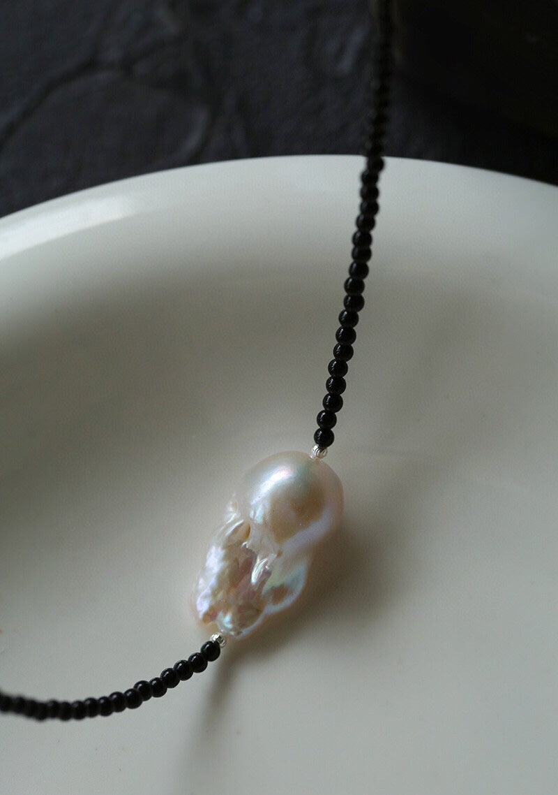 Minimalist Baroque Pearl Black Agate Beaded Necklace-Gembea Jewelry