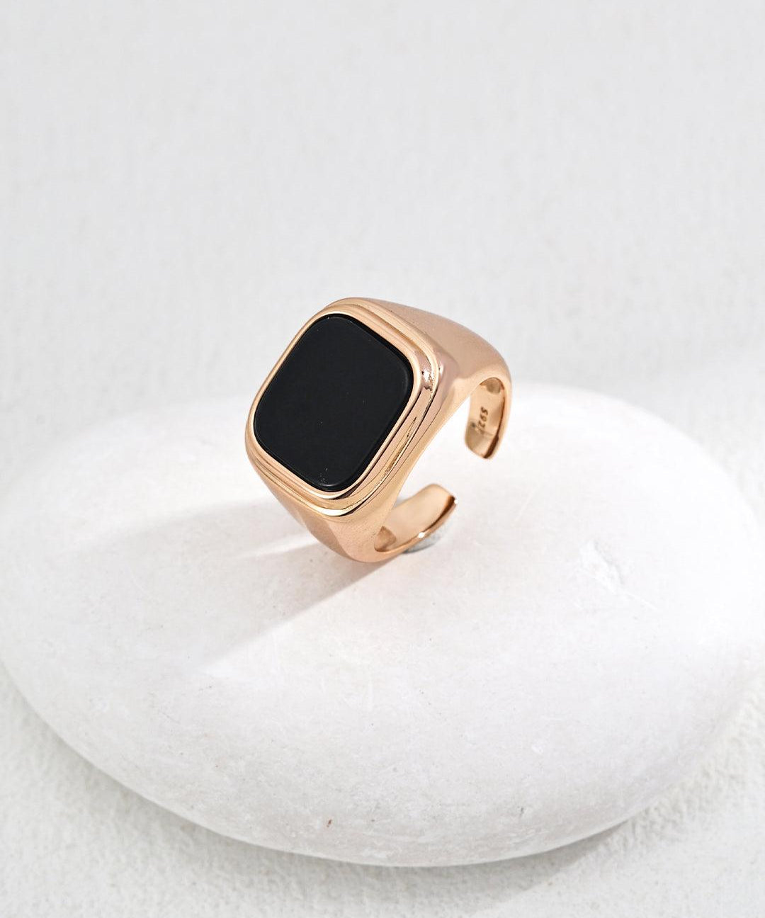 Minimalist Black Agate Signet Ring - Gembea Jewelry