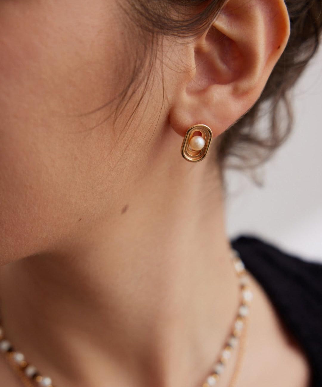 Minimalist Metallic Pearl Stud Earrings - Gembea Jewelry