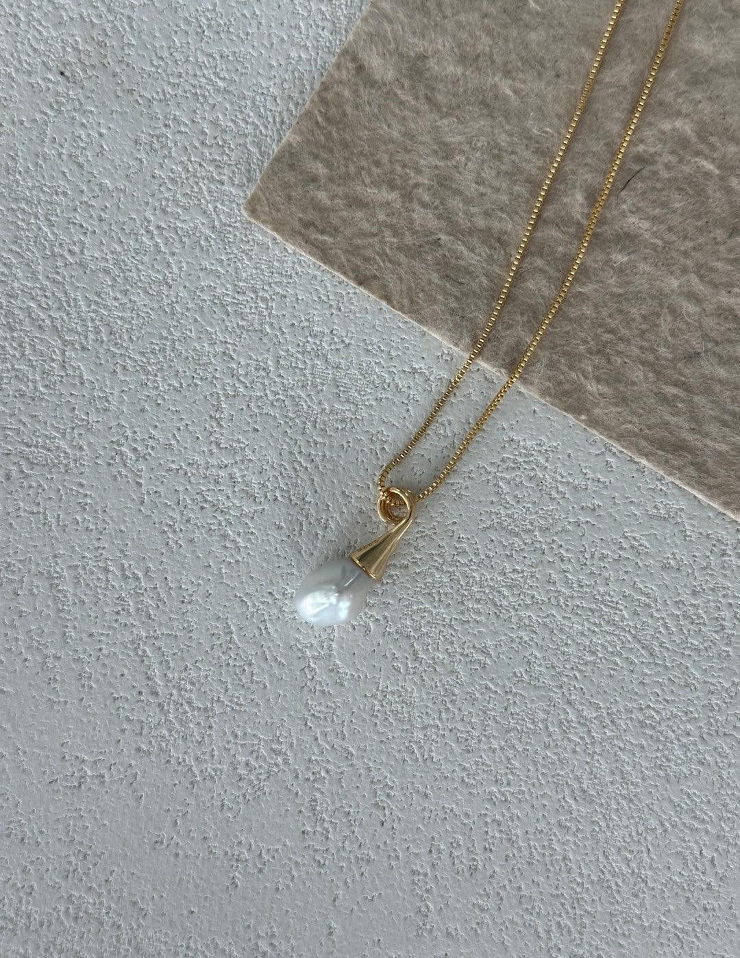 Moustache Baroque Pendant Chain Necklace - Gembea Jewelry