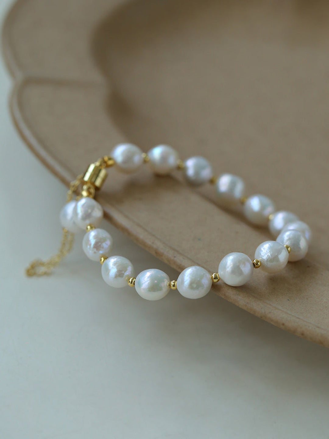 Magnetic Buckle Crepe Pearl Bracelet