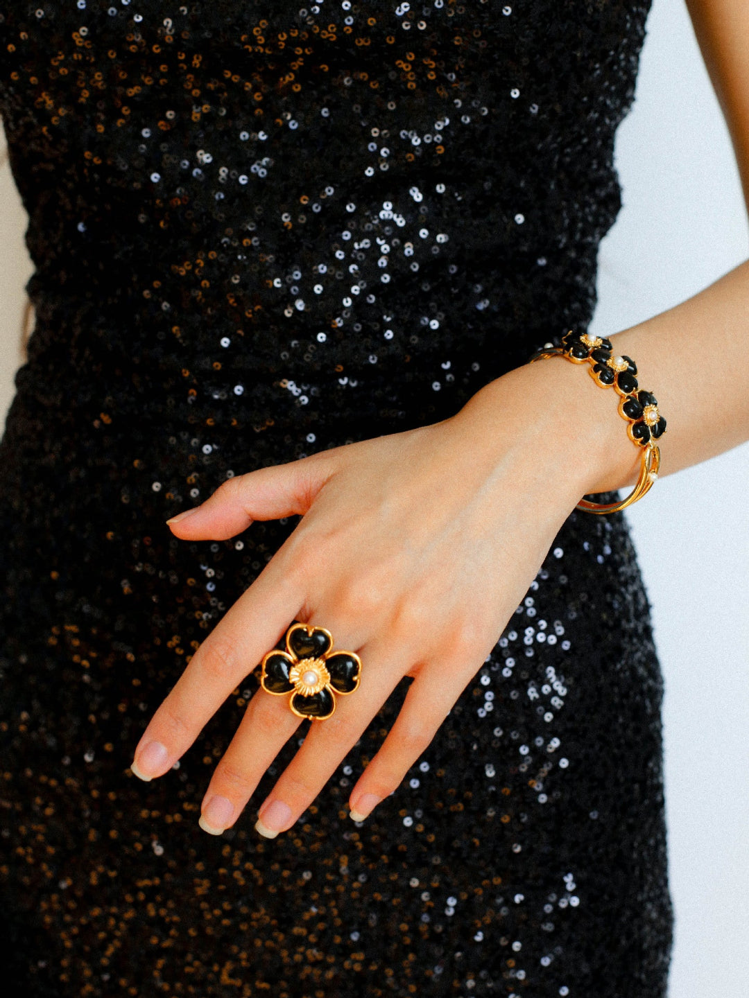 Single Four Leaf Clover Black Agate Crystal Ring