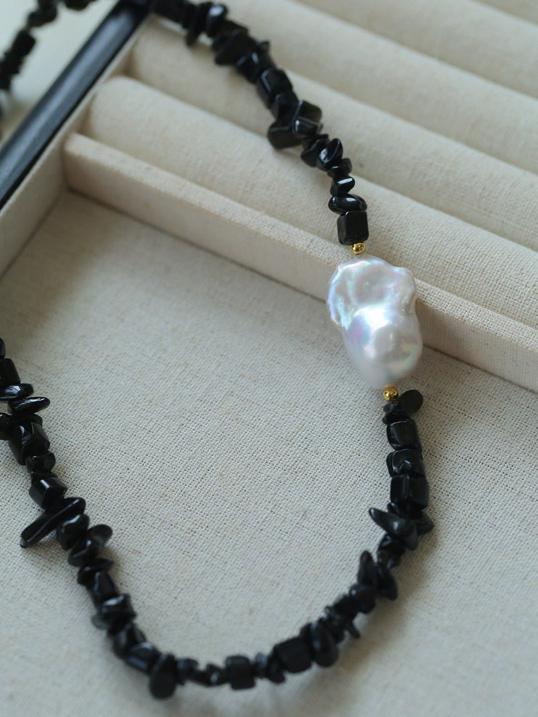 Special-Shaped Black Agate Baroque Choker Necklace