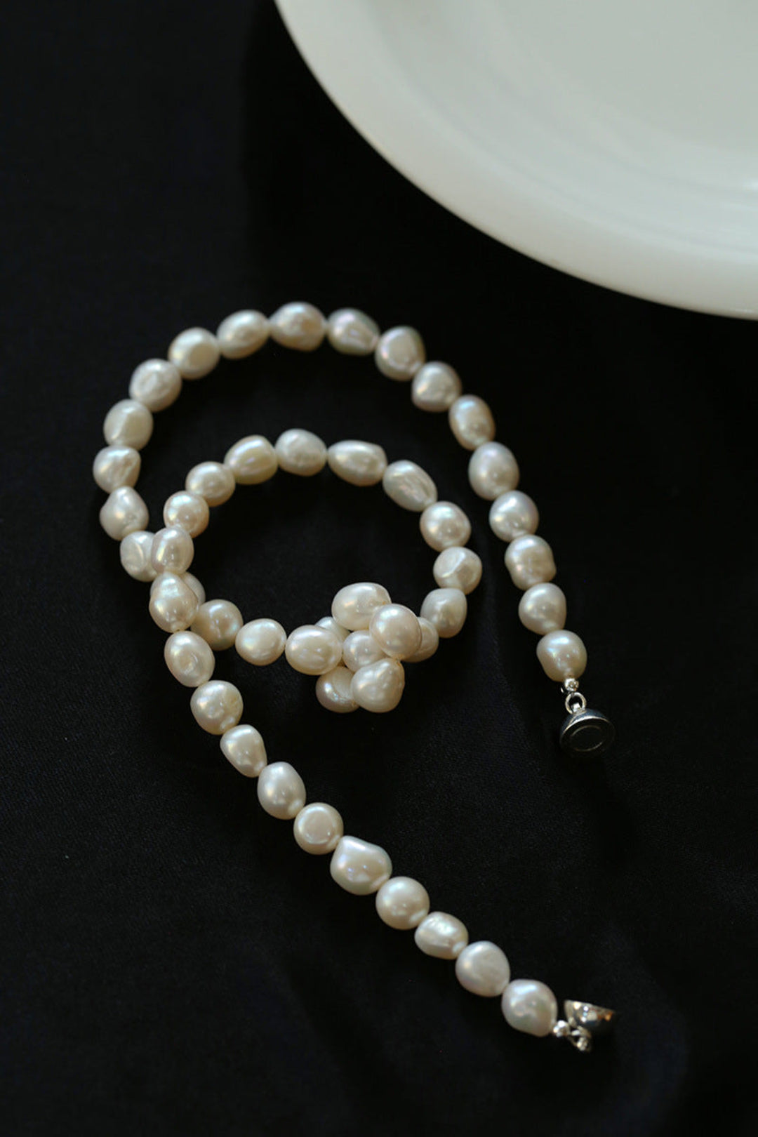 Hand-woven Pearl Run Loop Grey Necklace