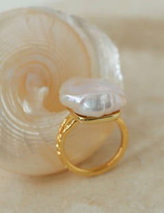 Petals Baroque Pearl Ring