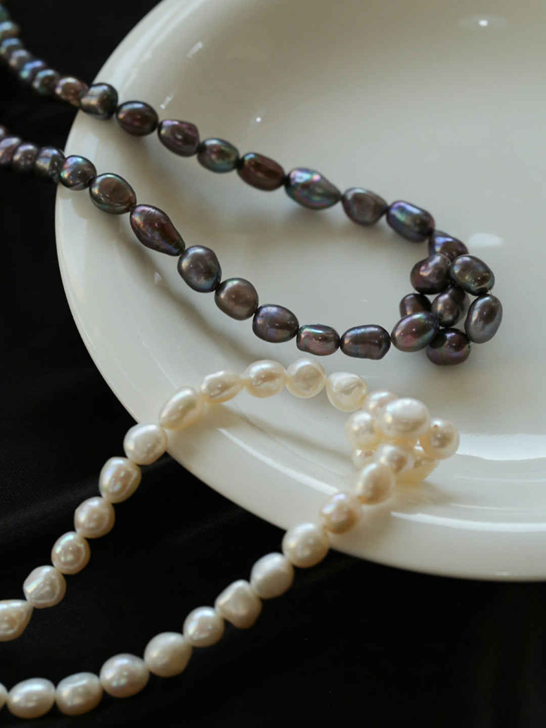 Hand-woven Pearl Run Loop Grey Necklace