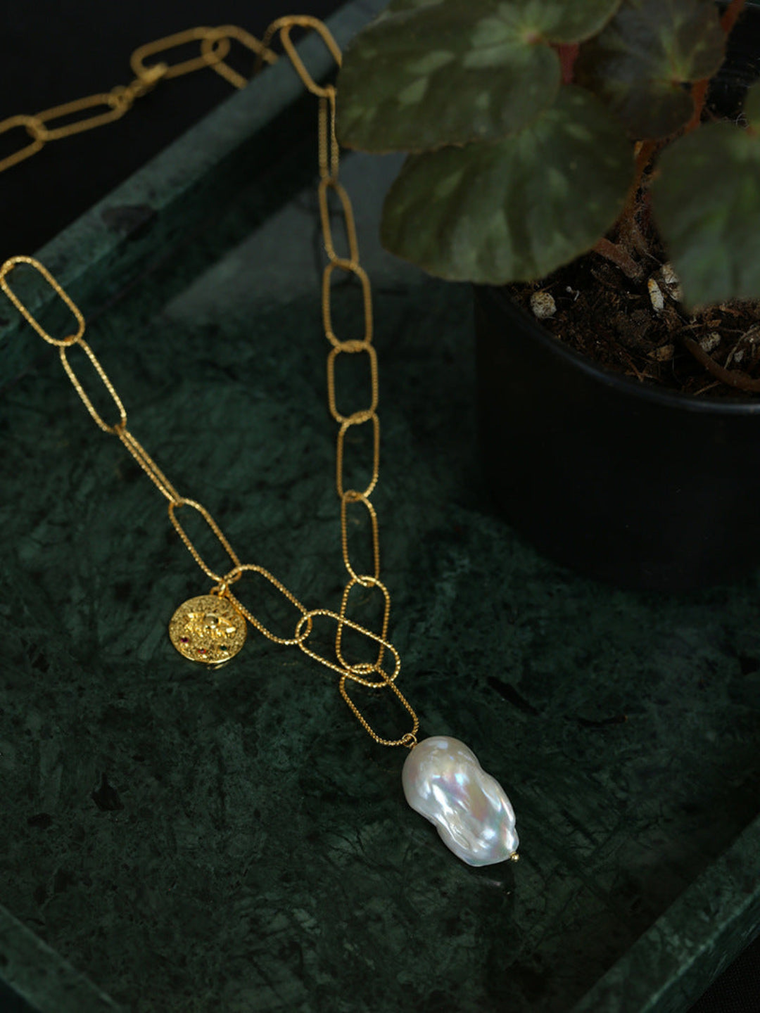 Metal Chain Baroque Pearl Pendant Necklace