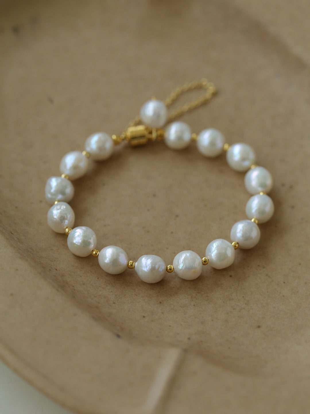 Magnetic Buckle Crepe Pearl Bracelet