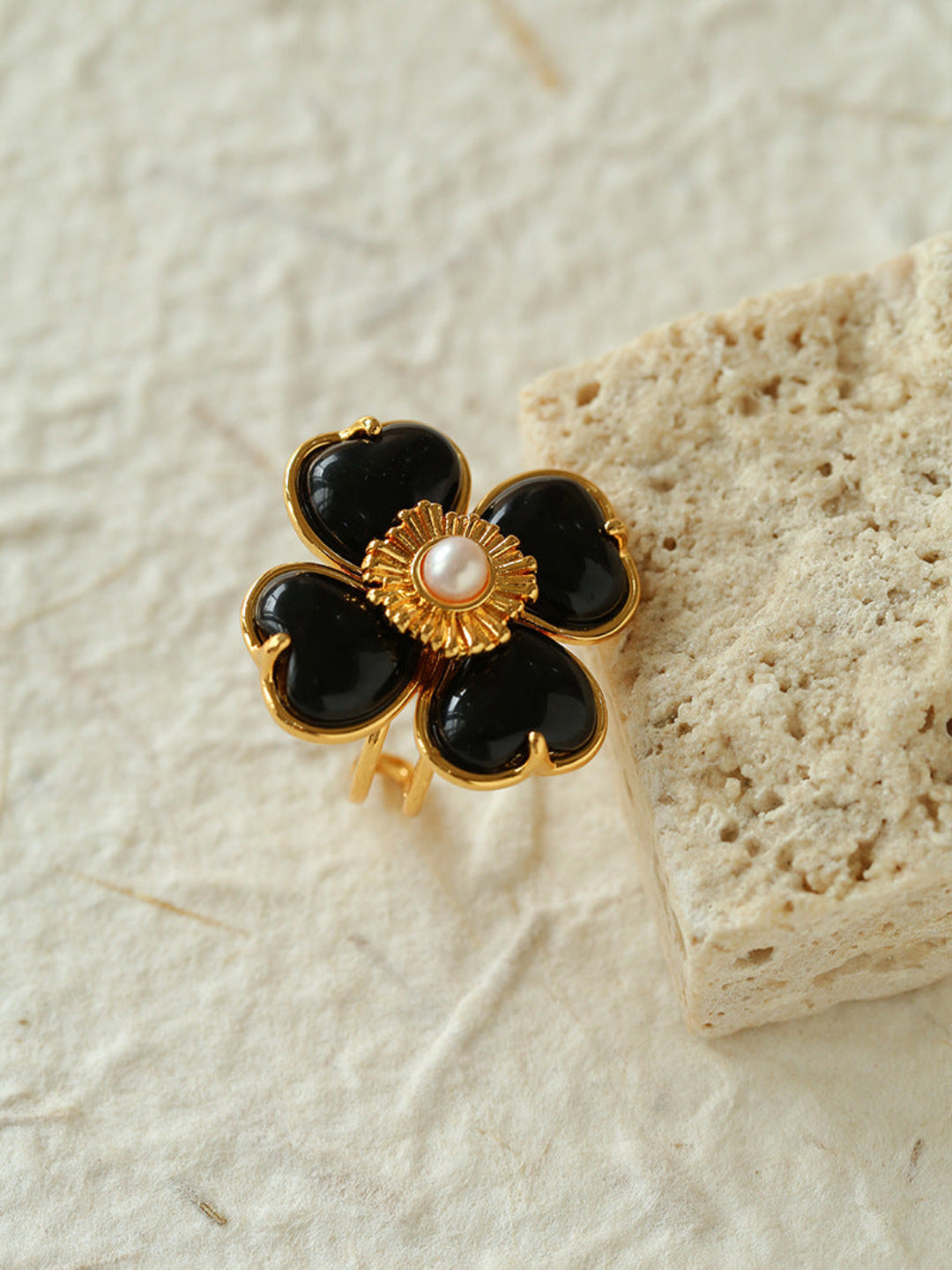 Single Four Leaf Clover Black Agate Crystal Ring