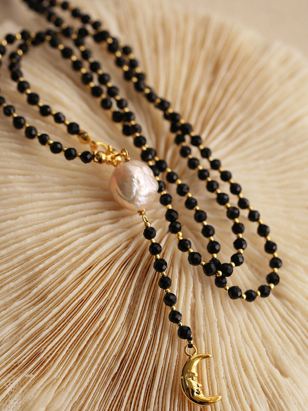 Black-agate-baroque-pearl-necklace