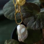 Metal Chain Baroque Pearl Pendant Necklace