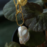 Metal Chain Baroque Pearl Pendant Necklace