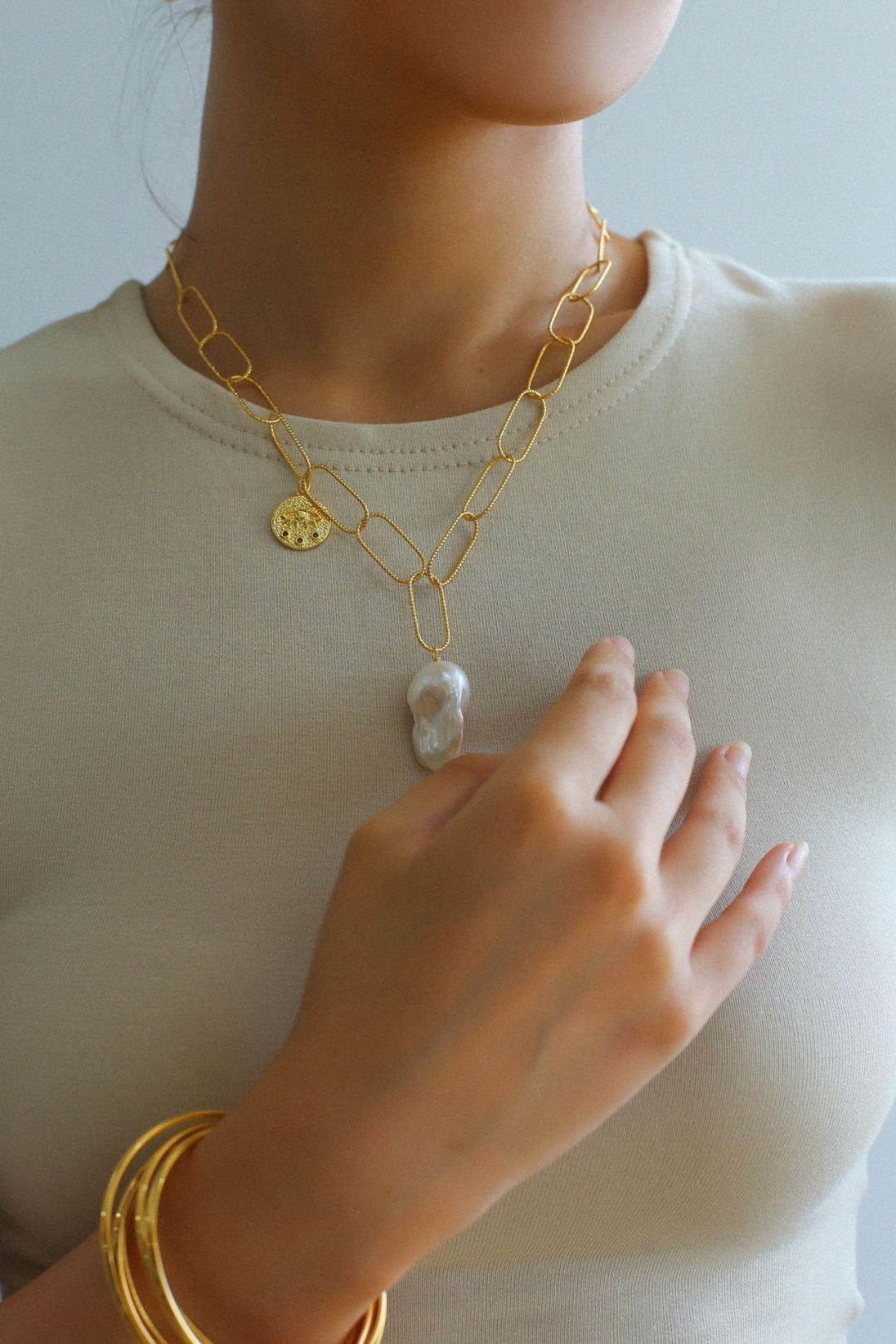 Metal Chain Baroque Pearl Pendant Necklace