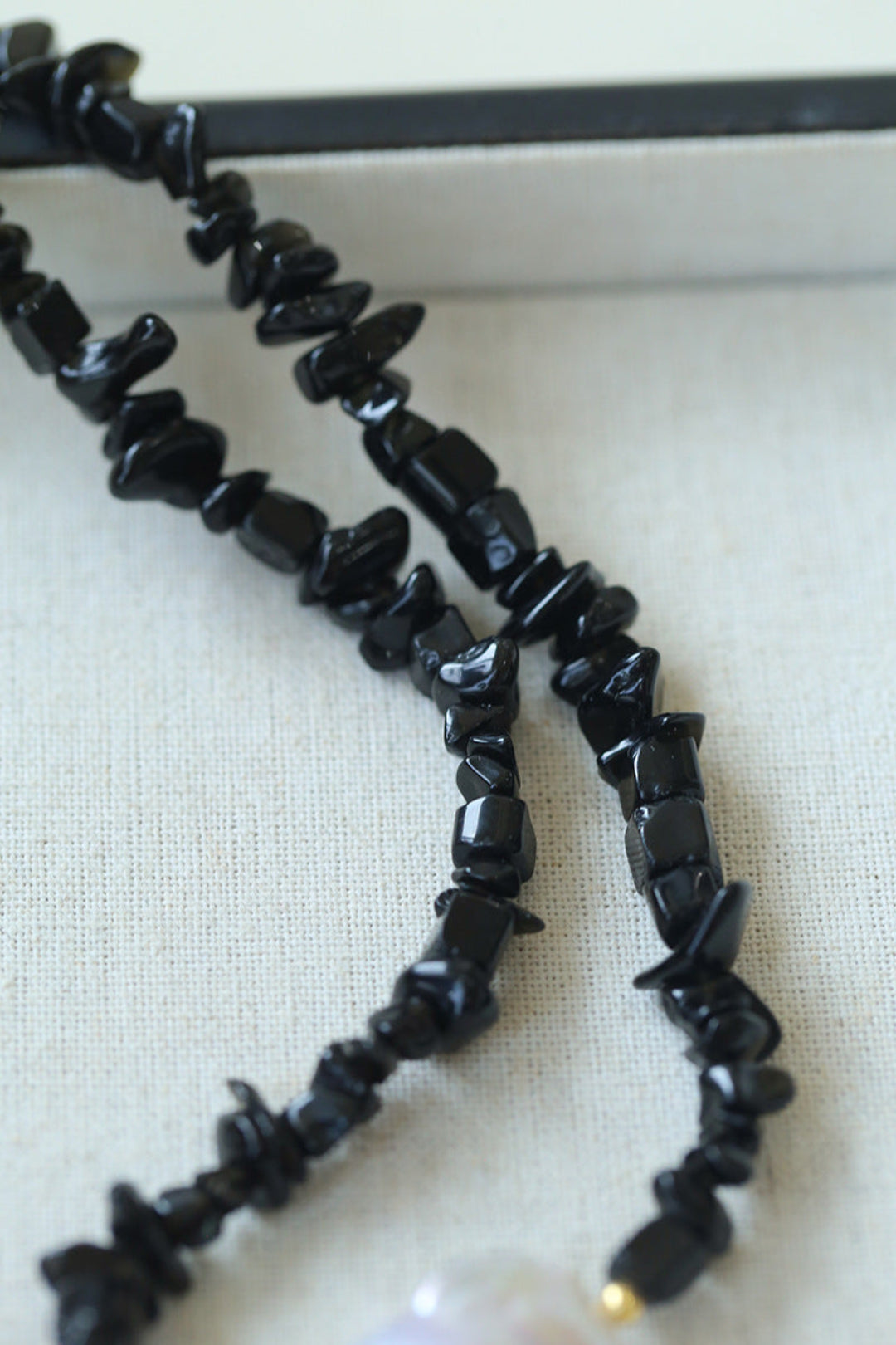 Special-Shaped Black Agate Baroque Choker Necklace