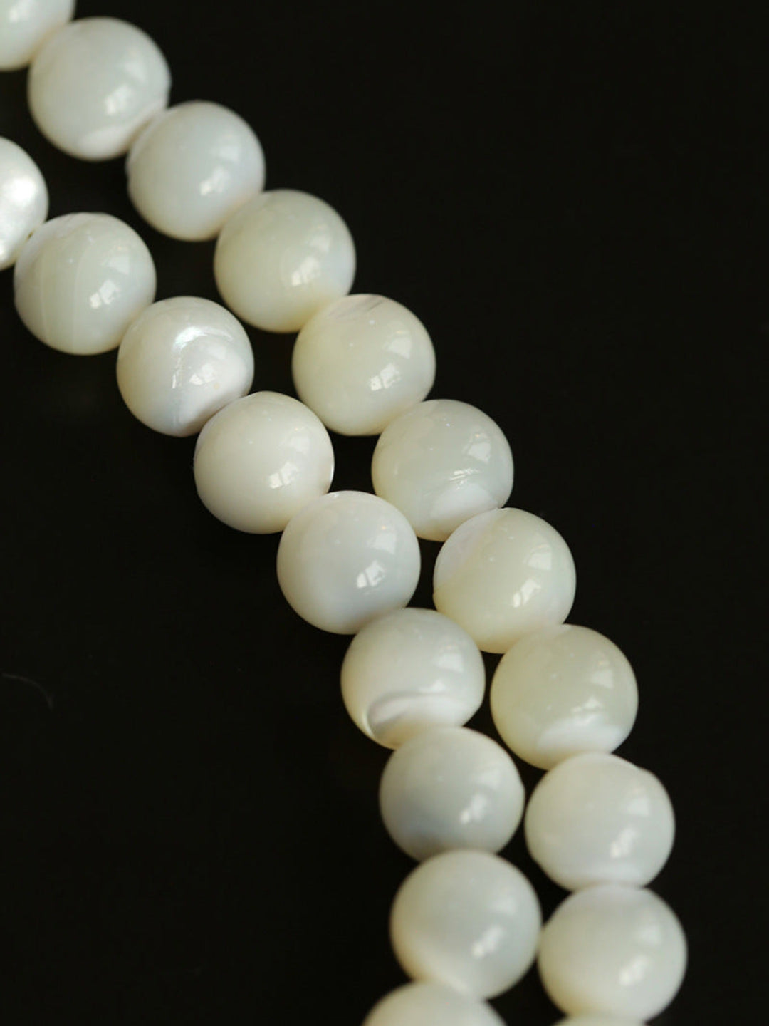 Gembea Jewelry White Shell Beads Conch Pendant Necklace