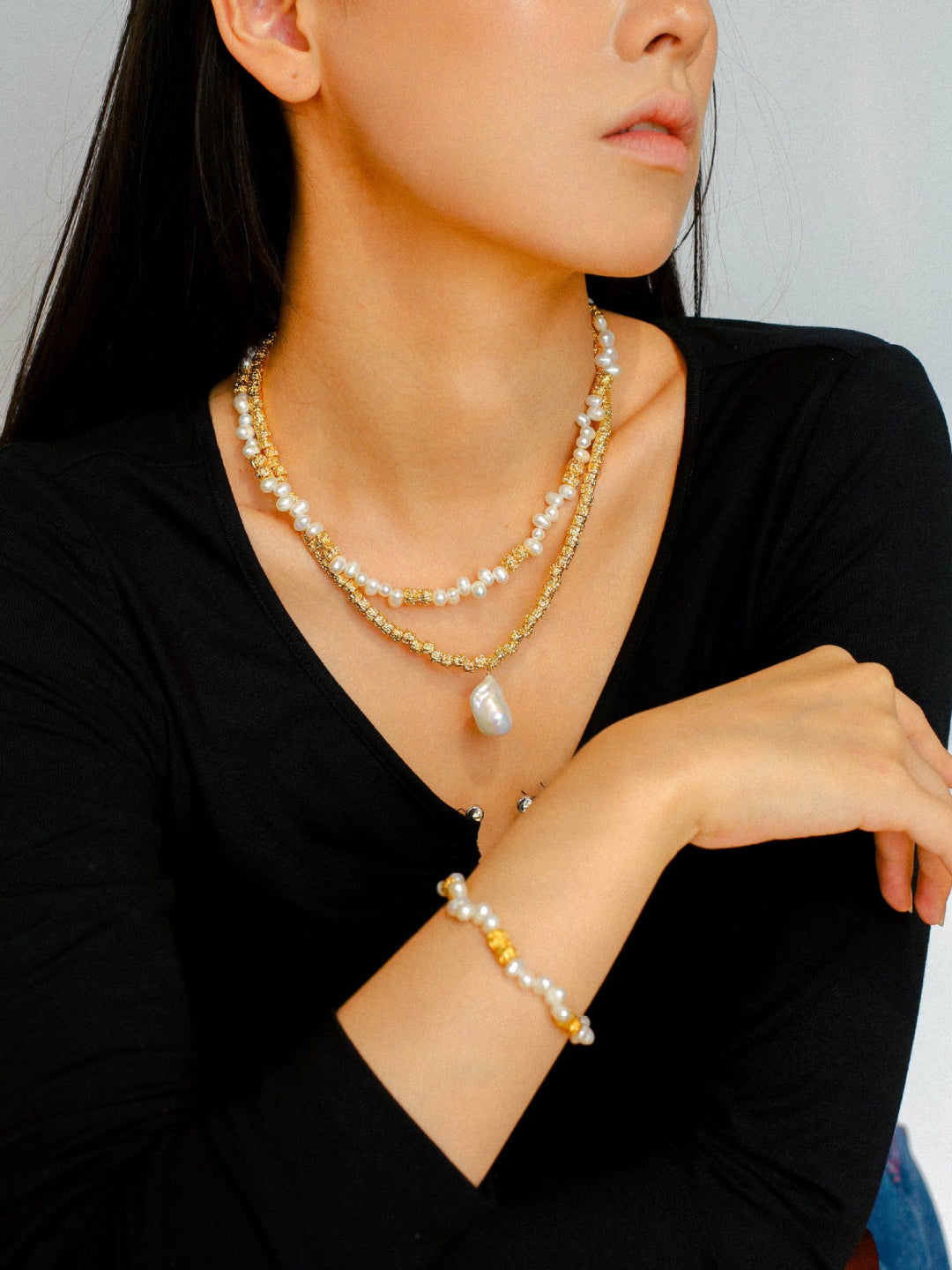 Lava Metal Gold Beans Scattered Pearl Necklace