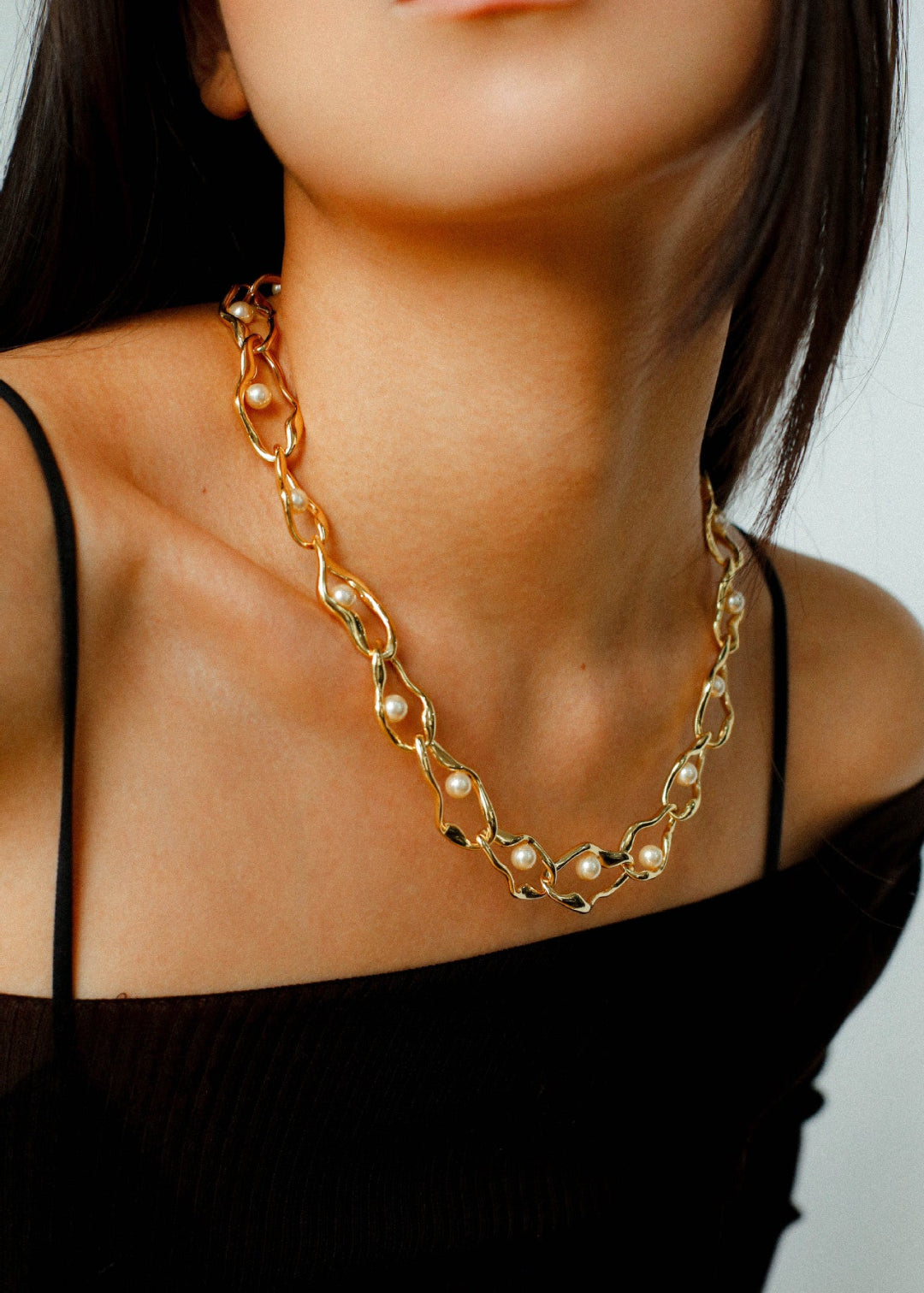 Geometric Twist Artificial Pearl Chain Necklace