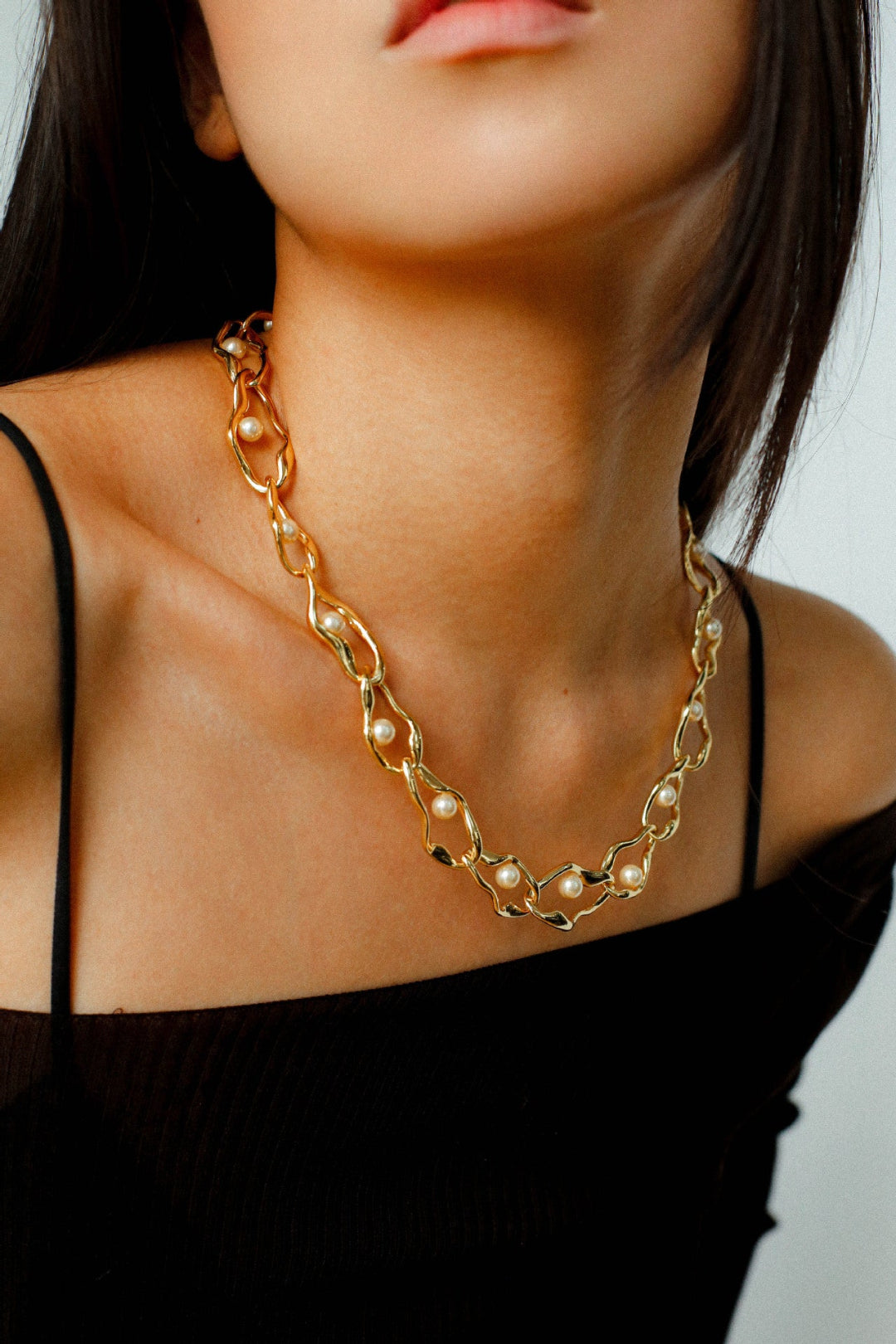 Geometric Twist Artificial Pearl Chain Necklace