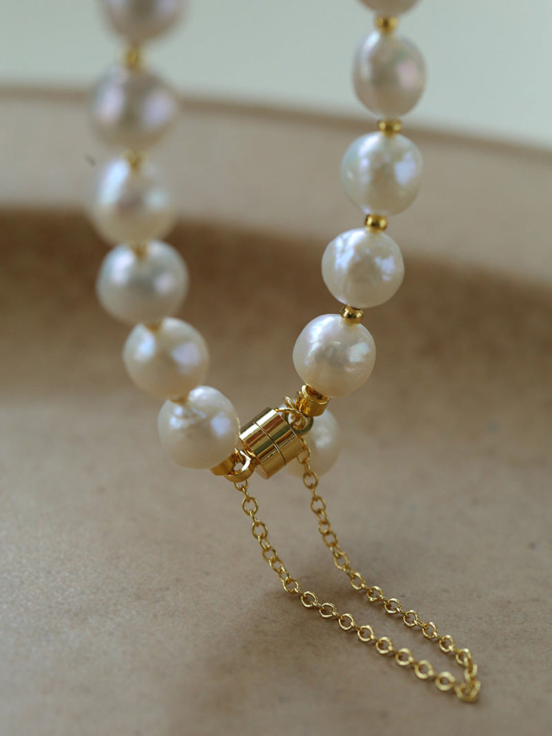 Magnetic Buckle Crepe Pearl Bracelet