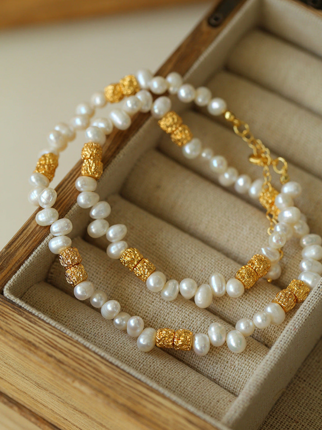 Lava Metal Gold Beans Scattered Pearl Necklace