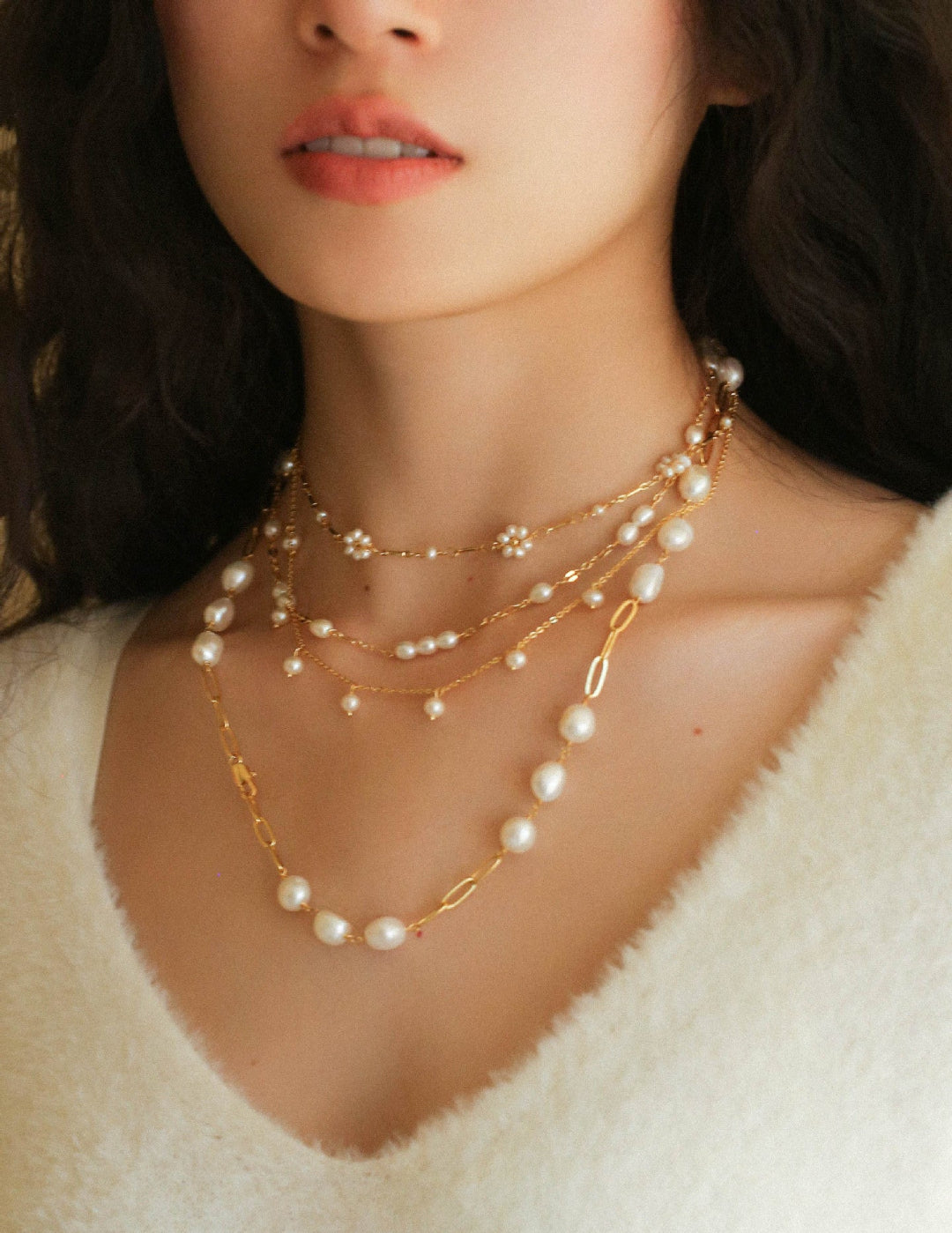 Overlay Natural Pearl Pendant Necklace