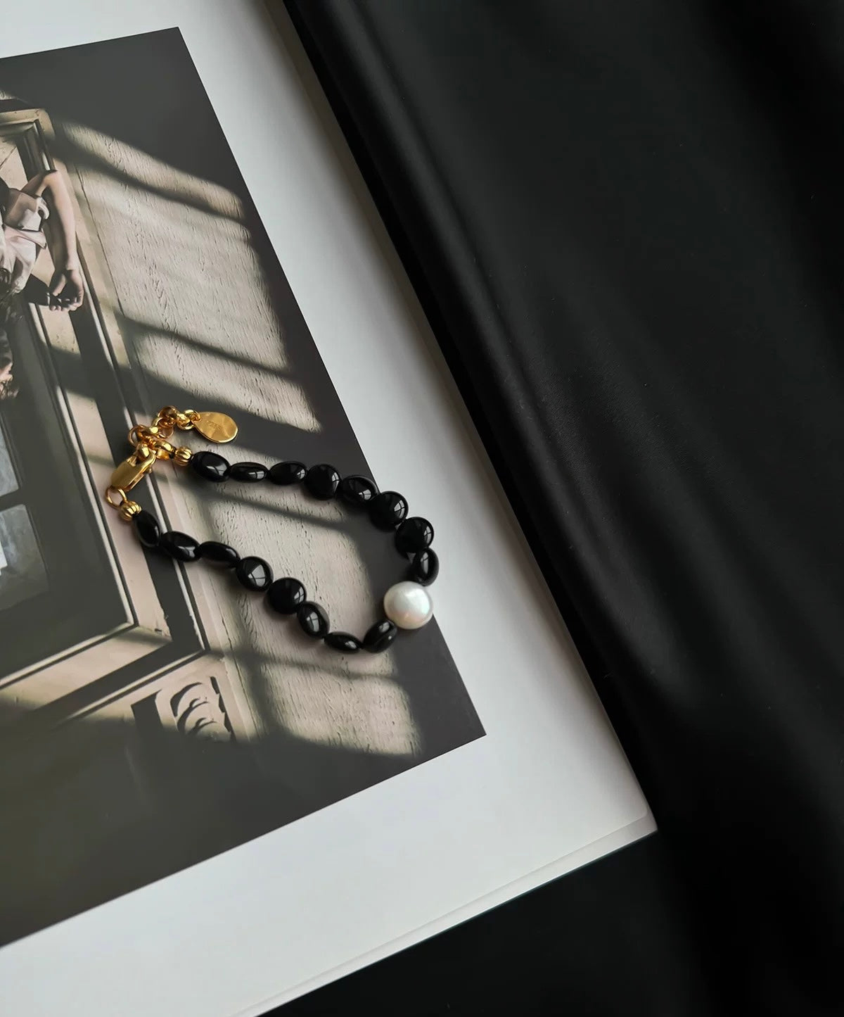 Oval-shaped Black Agate Bead Pearl Bracelet GEMBEA JEWELRY