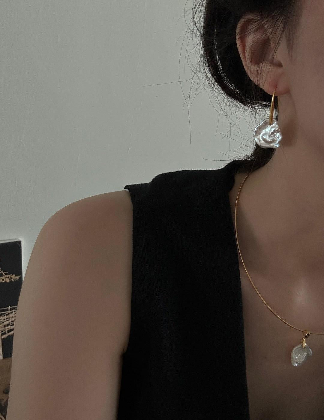 Petal Baroque Pendant 18K Gold Collar Necklace - Gembea Jewelry