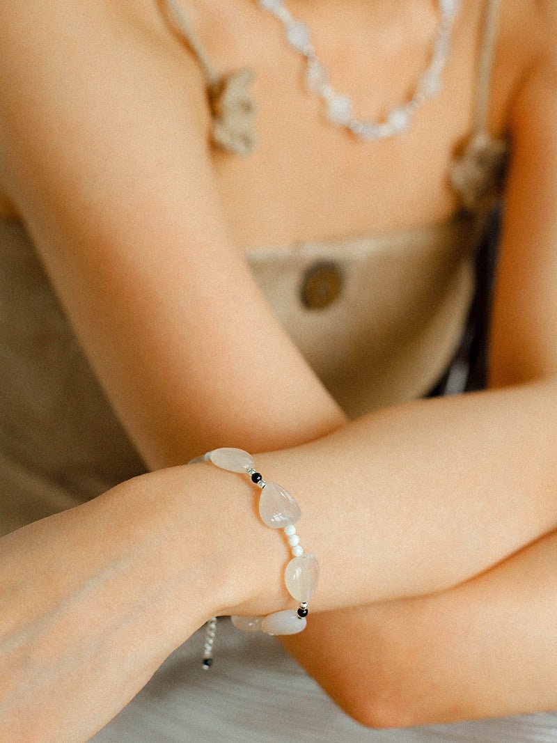 Romantic Heart-Shaped White Agate Beaded Bracelet gembea jewelry