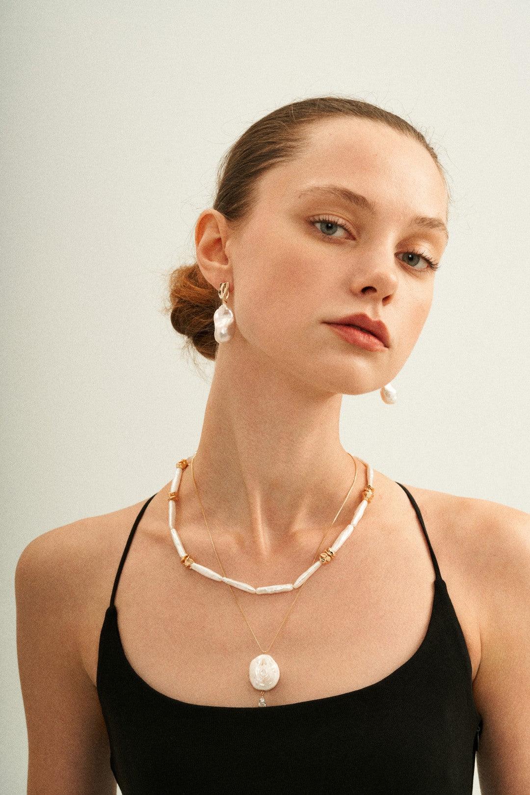 Round Baroque Pendant Chain Pearl Necklace - Gembea Jewelry