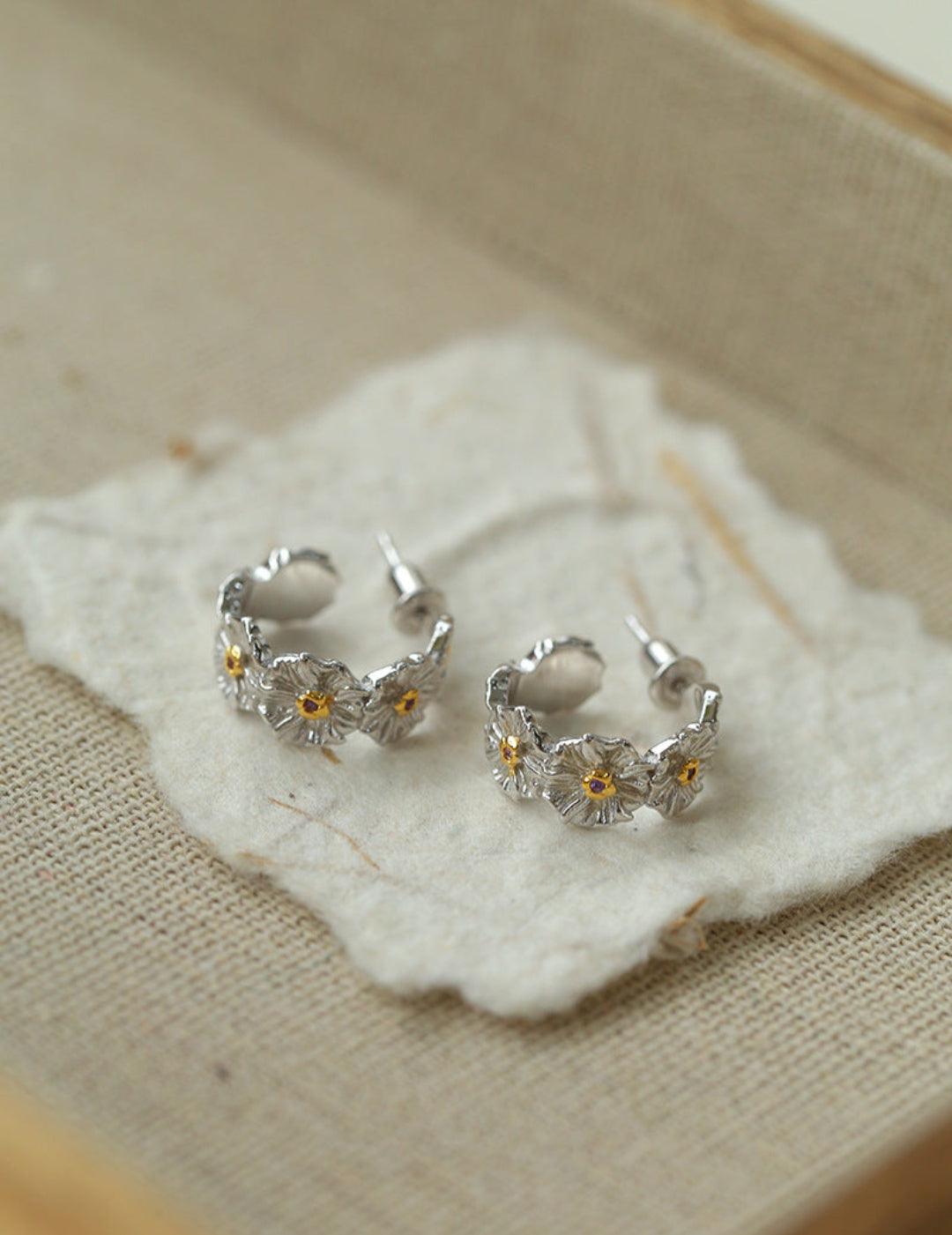 S925 Silver Little Daisy Earrings - Gembea Jewelry