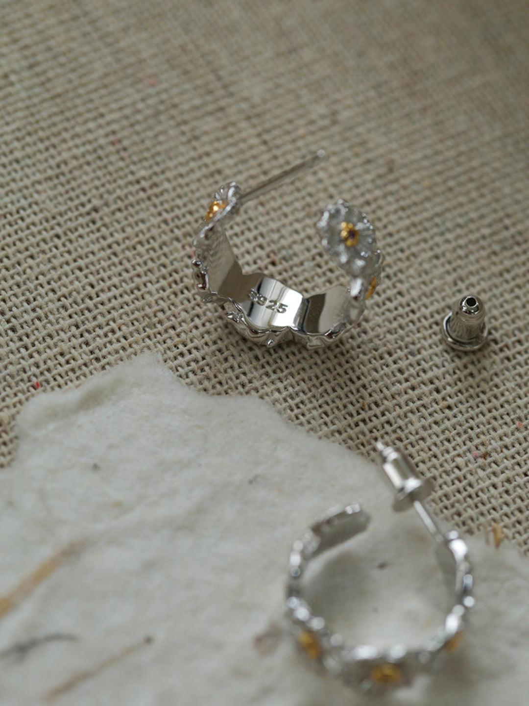 S925 Silver Little Daisy Earrings - Gembea Jewelry