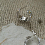 S925 Silver Little Daisy Earrings - Gembea Jewelry