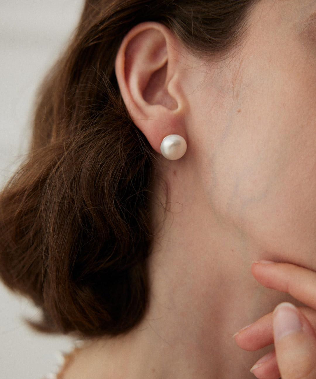 Simple Oval Freshwater Pearl Stud Earrings - Gembea Jewelry