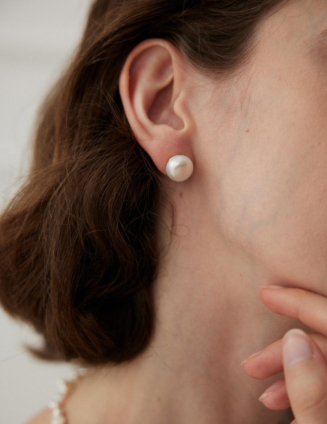 Simple Oval Freshwater Pearl Stud Earrings - Gembea Jewelry