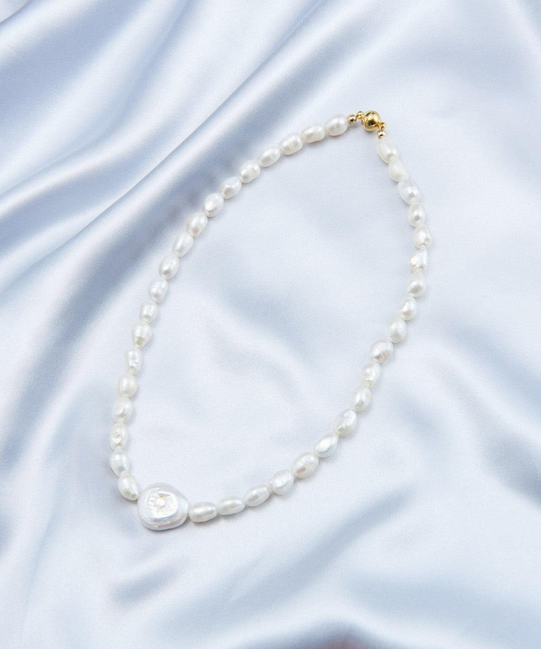 Vintage Baroque Pendant Pearl Beaded Necklace - Gembea Jewelry