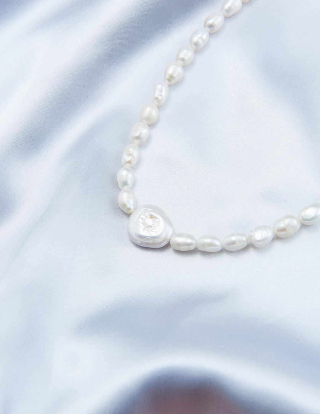 Vintage Baroque Pendant Pearl Beaded Necklace - Gembea Jewelry