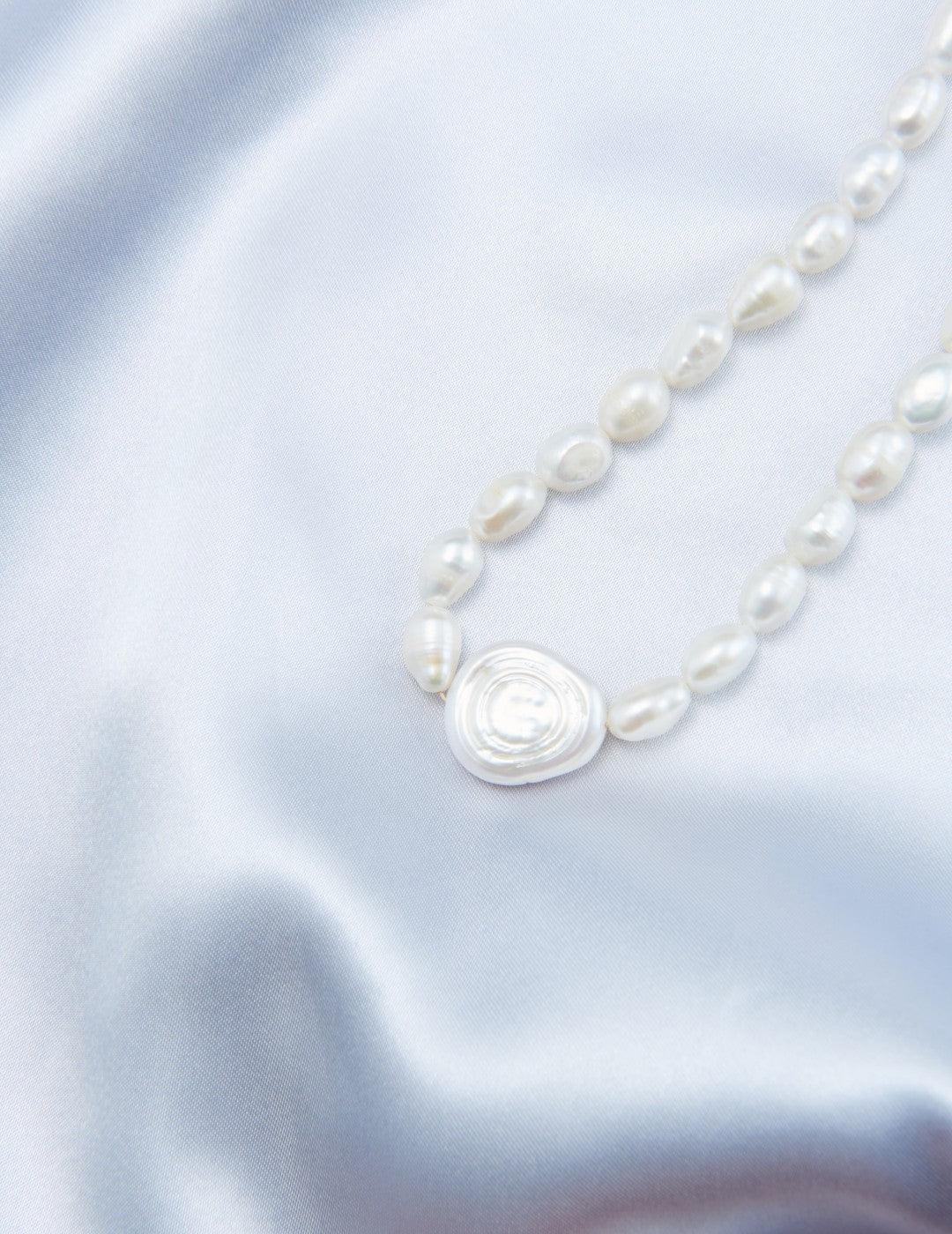 Vintage Baroque Pendant Pearl Beaded Necklace - Gembea Jewelry