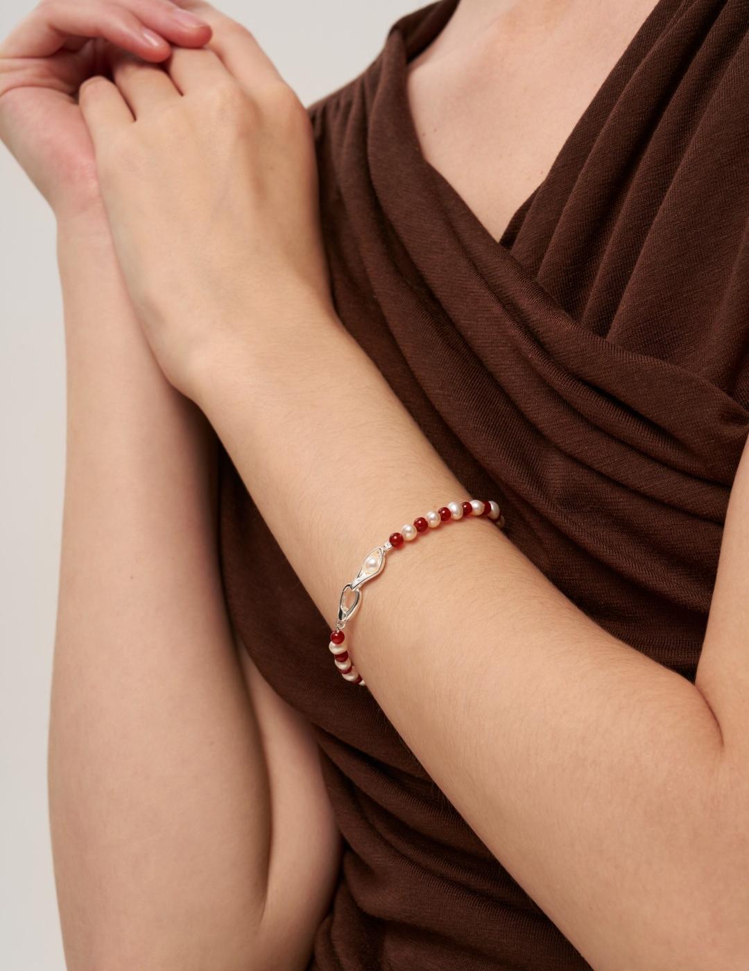 Bean Pod Red Agate Pearl Beaded Bracelet gembea jewelry