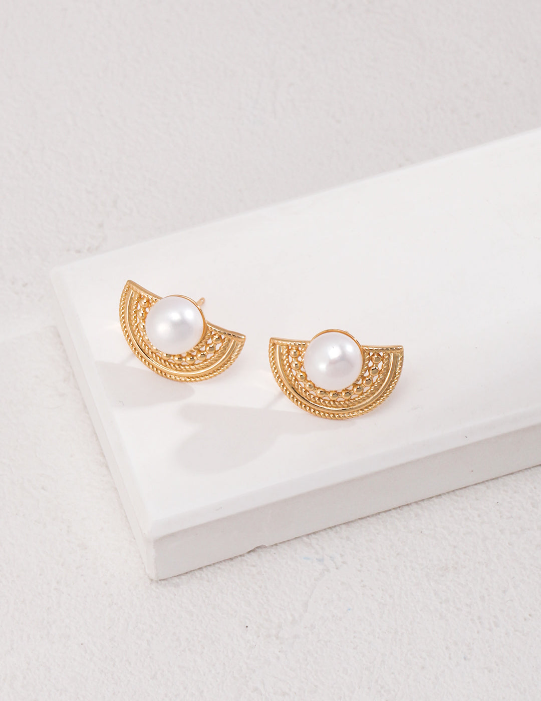 Semi-round Fan-shaped Pearl Stud Earrings