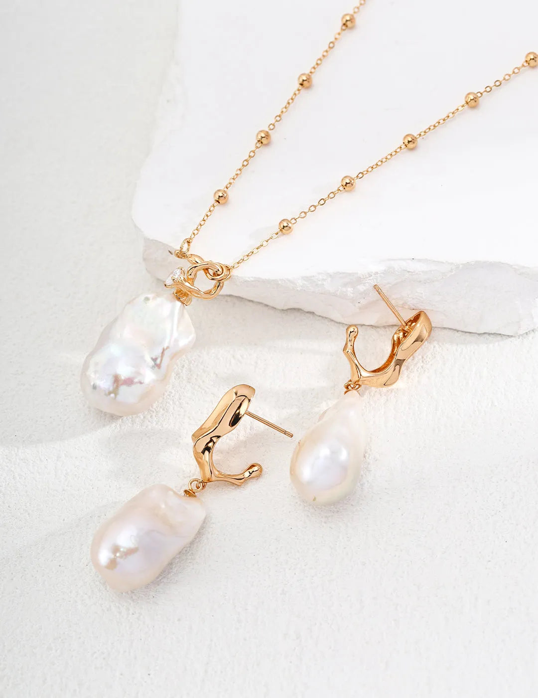 Baroque Pearl Pendant Chain Necklace - Gembea Jewelry