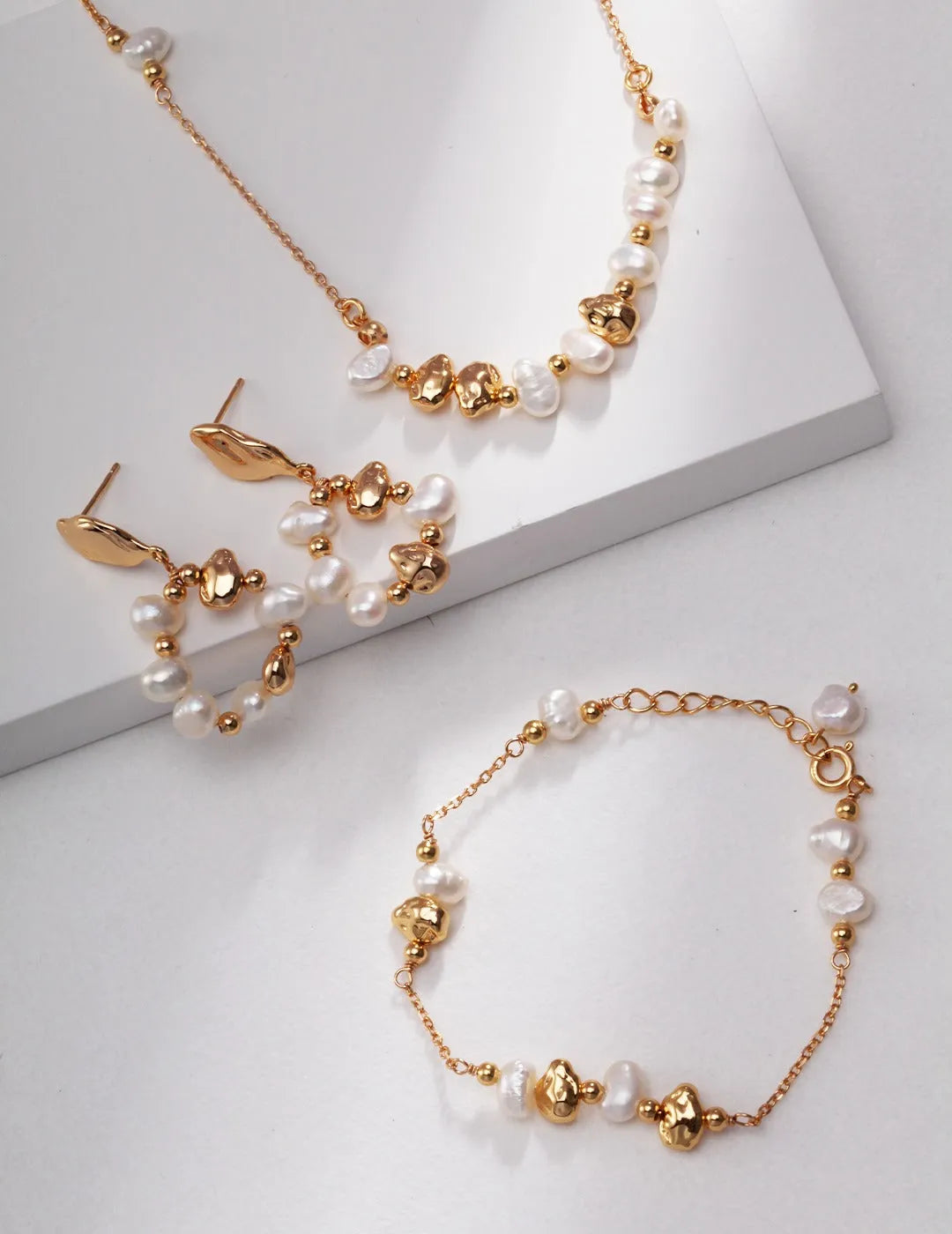 Gold Chain Pearl Necklace