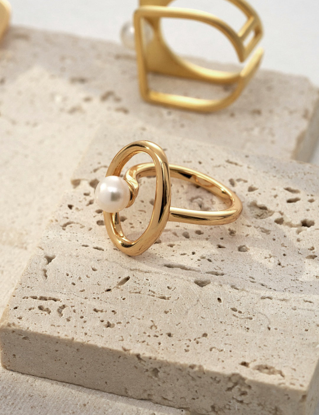 Gembea Jewelry Metal Surrounding Pearl Ring