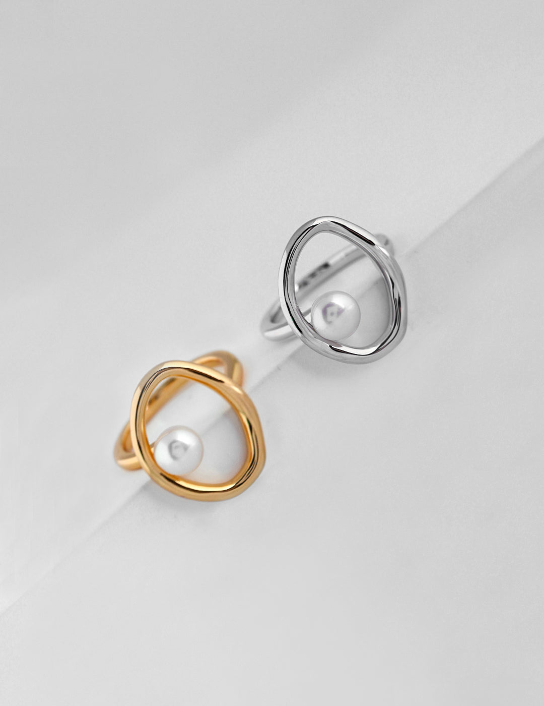 Gembea Jewelry Metal Surrounding Pearl Ring