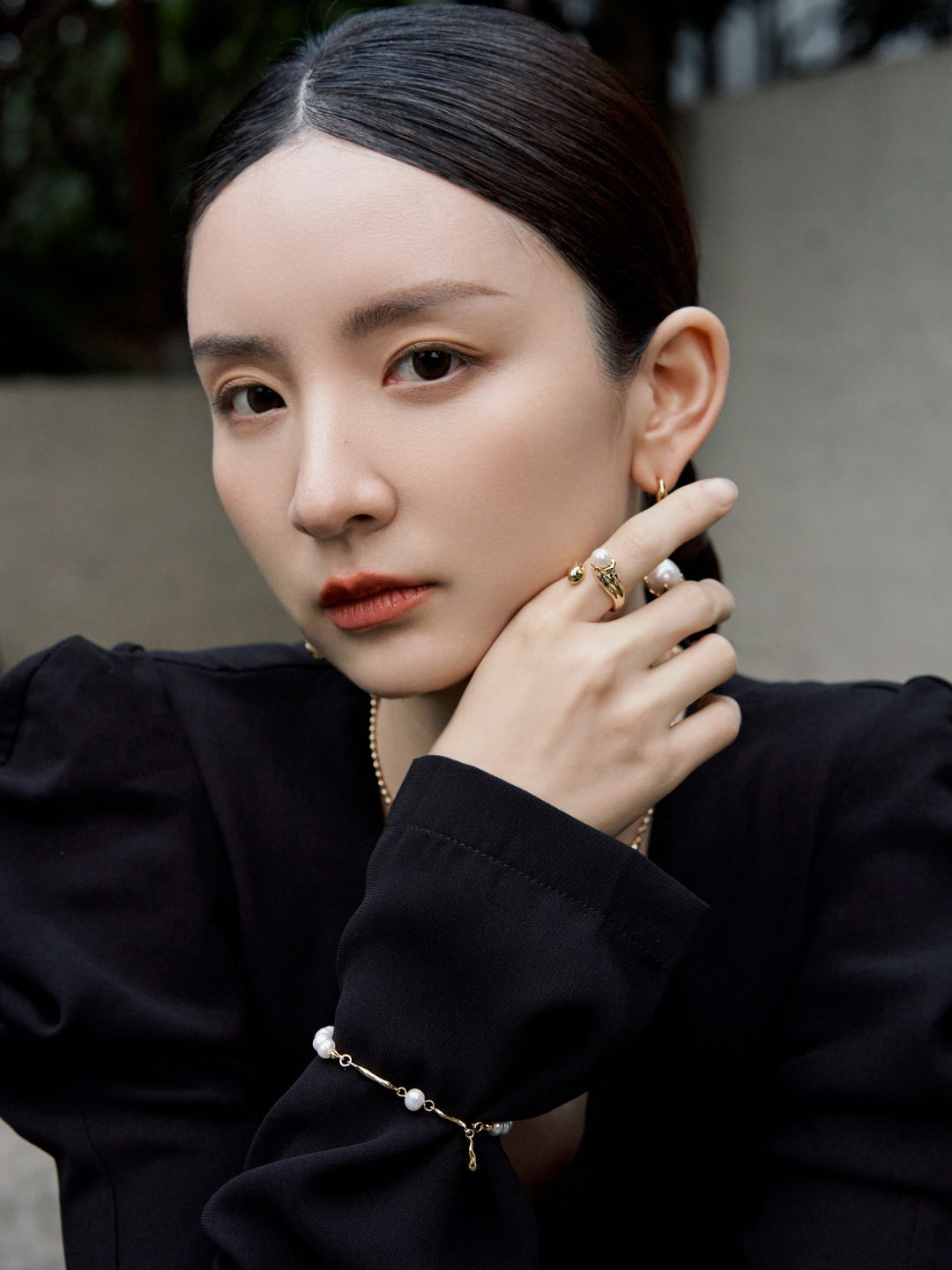 Gembea Jewelry Metal Flowing Pearl Open Ring