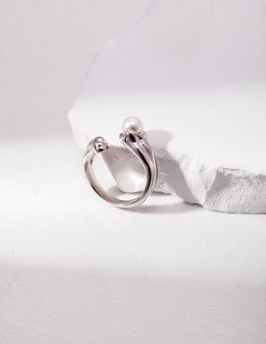 Gembea Jewelry Metal Flowing Pearl Open Ring