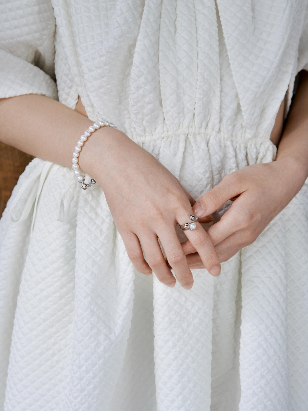 Gembea Jewelry Metal Flowing Pearl Open Ring