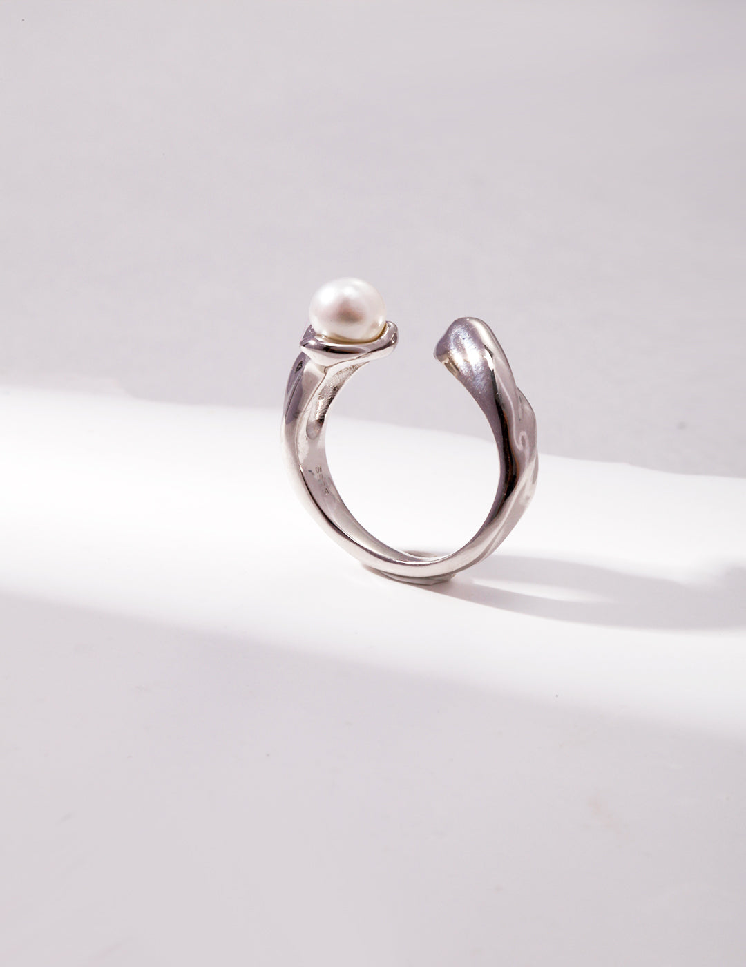 Gembea Jewelry Metal Flowing Pearl Open Ring